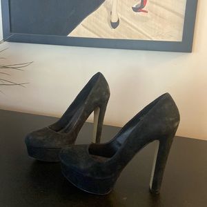 Kiera Zigi Soho black suede platform pumps size 8.5